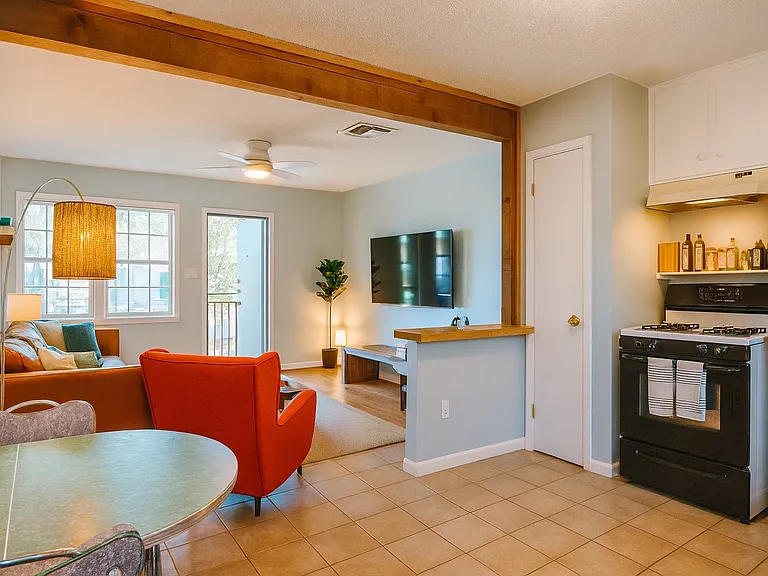 211 W Monroe St #209 — Photo 7