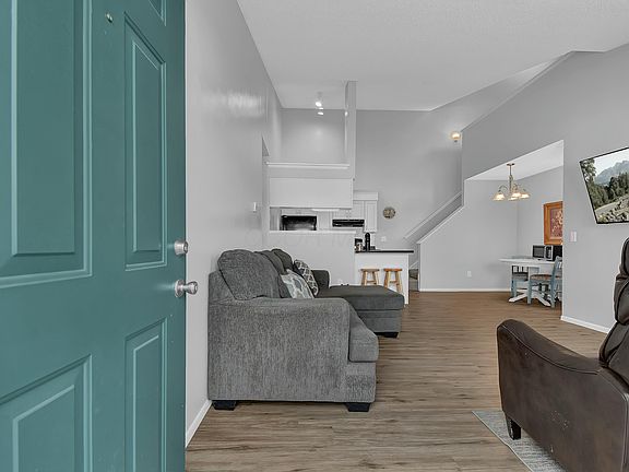 3rd image of 1007 Kingsbury Ct