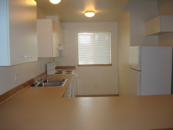 5th image of 8304-8308 47th Ave NE #108