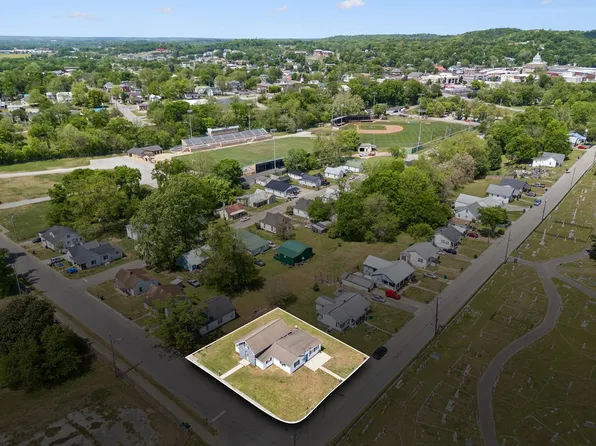290 E Cemetery St, Pulaski, TN 38478