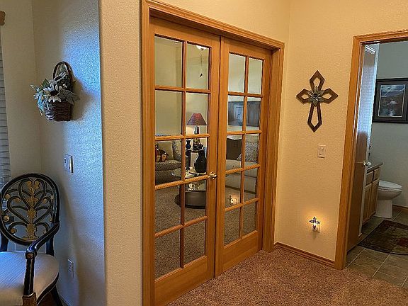 Front office/Bedroom