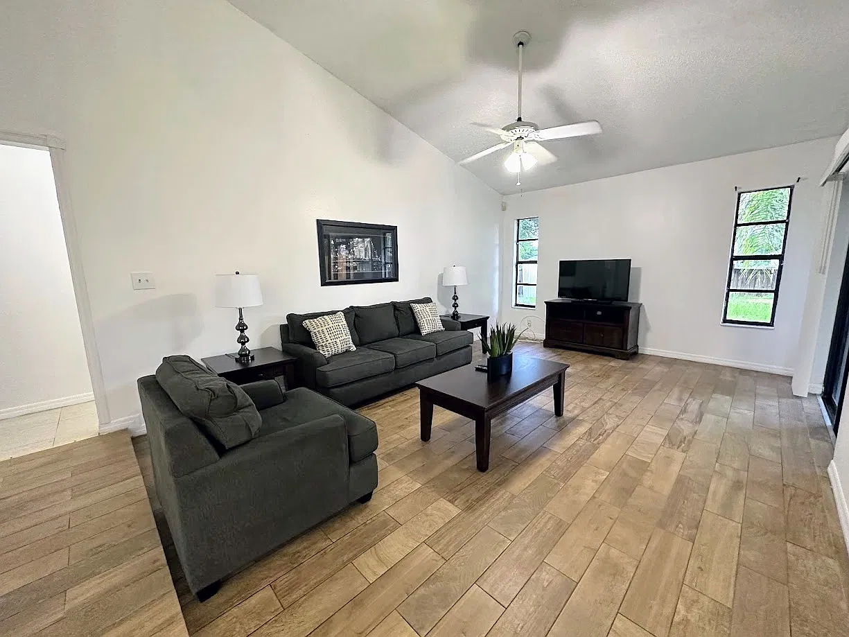 3 bed, 1571 sqft, $2,395 — Photo 3