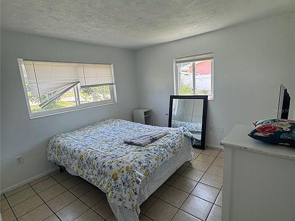 5th image of 820 Pineland Ave