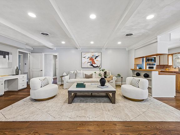 4th image of 1018 Ben Hur Dr