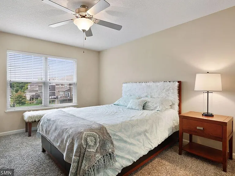 1290 Eagle Point Dr — Photo 20