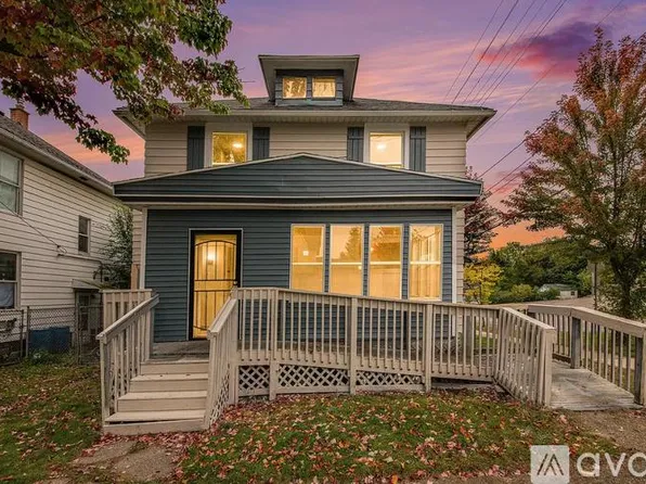 801 Henry Ave SE, Grand Rapids, MI 49507