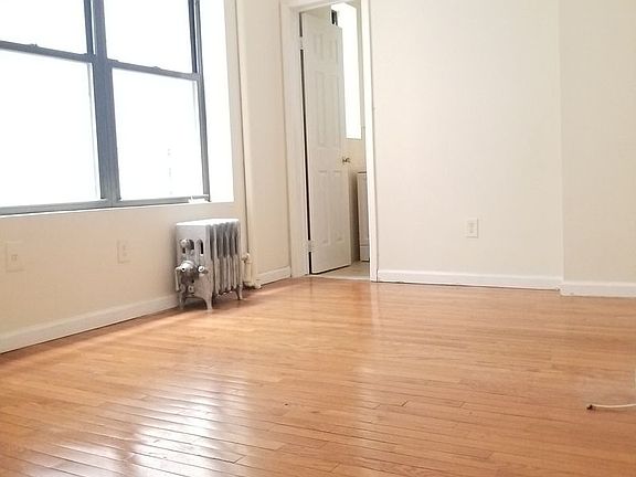 3rd image of 3167 37th St