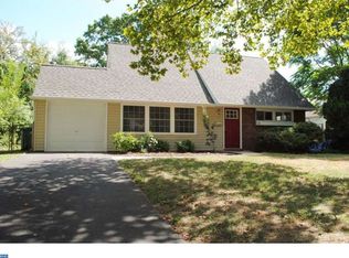 42 Kingapple Ln, Levittown, PA 19055