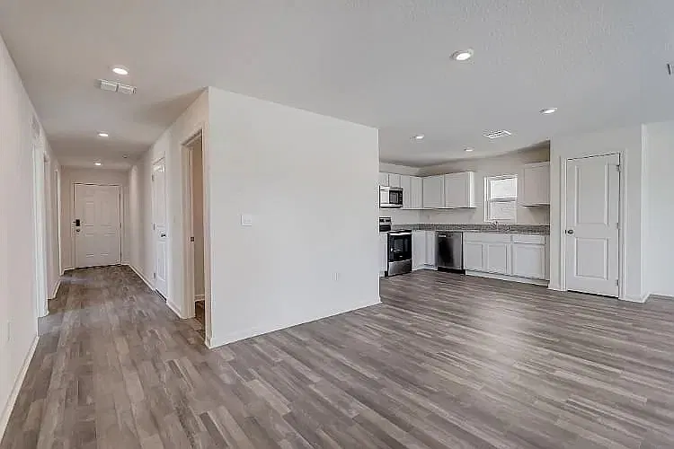 3 bed, 1263 sqft, $2,000 — Photo 3