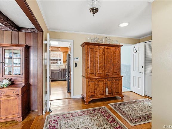 5th image of 3075 Wilson Avenue