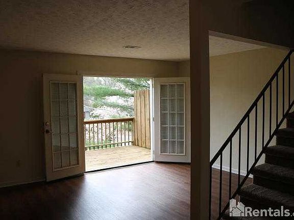 2nd image of 104 Lansdowne Dr