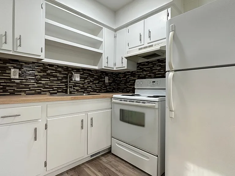 326 W Kenwood Dr #10 — Photo 4