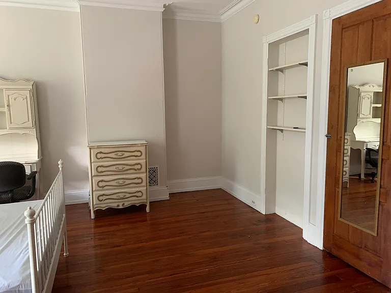 320 S 42nd St — Photo 8