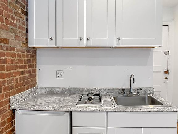 4th image of 320 W 75th St APT 4B