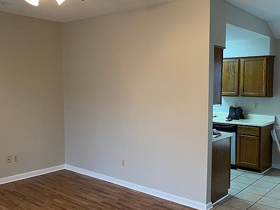 4th image of 2696 Van Der Veer Dr