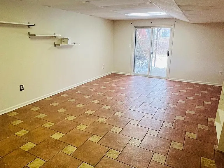 2528 Interstate Dr — Photo 11