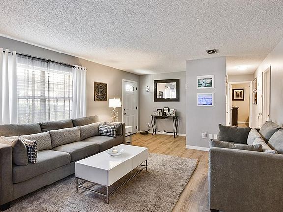 4th image of 211 Lakewood Dr