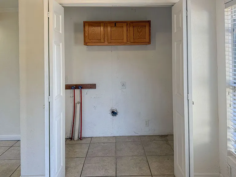 2341 NW 37th St — Photo 8