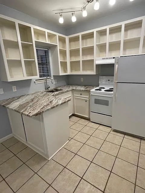 1 bed, 1.0 bath, 406 sqft, $1,200 — Photo 3