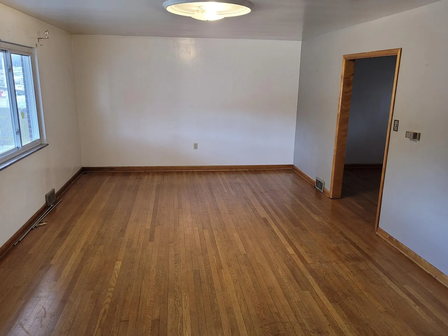 3 bed, 1.5 bath, $1,250 — Photo 2