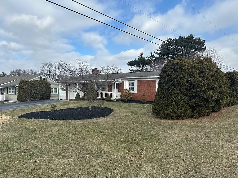 12 Spruce St — Photo 2