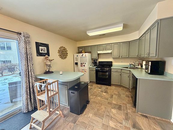 4th image of 2711 Grange Ct #1806