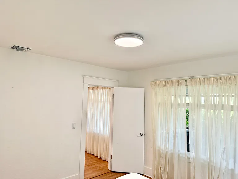 433 Palm Dr — Photo 17