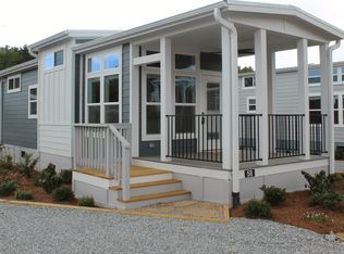 58 Breezy Meadow Ln, Flat Rock, NC 28731