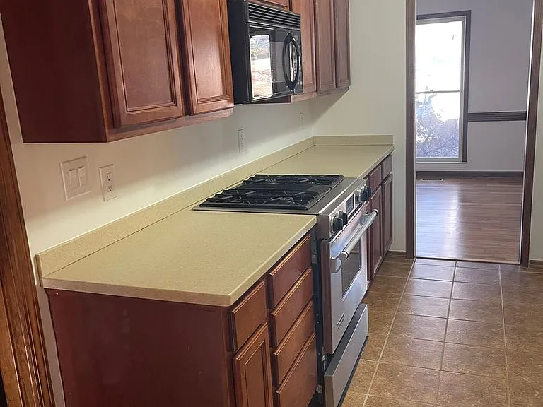 609 Georgetown Cir — Photo 37