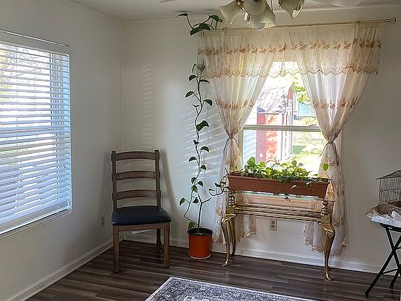 5th image of 1507 Carolina St