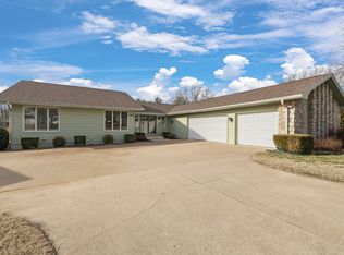 3740 E Meadowmere Pl, Springfield, MO 65809