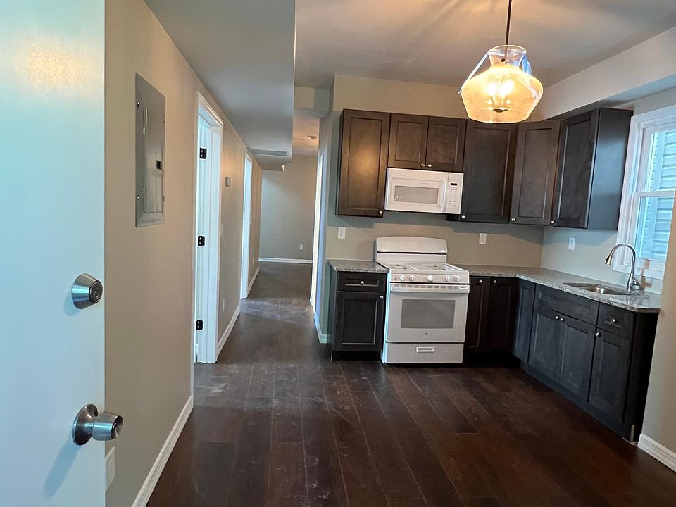 1st image of 189 Hillside Ave Floor 1