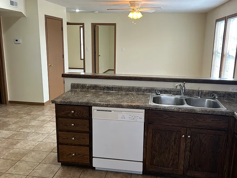 109 SE D Hwy #B — Photo 6