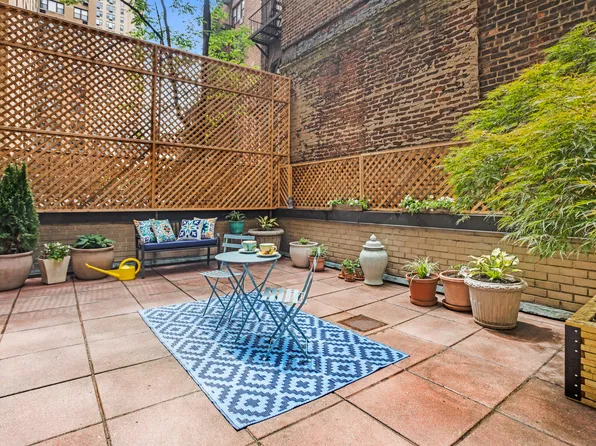130 East 18th Street 1G image 2 of 13