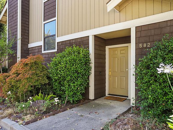 3rd image of 582 Valeri Ruth Ct