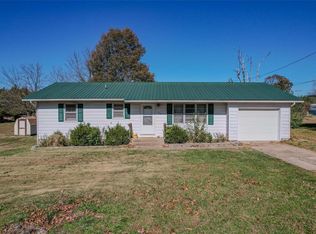 139 Fairfax Dr, Lebanon, MO 65536