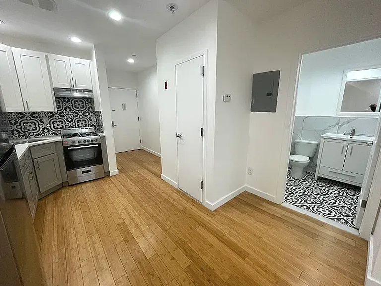 239 Utica Ave #2F — Photo 1