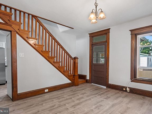 5th image of 122 Arlington St