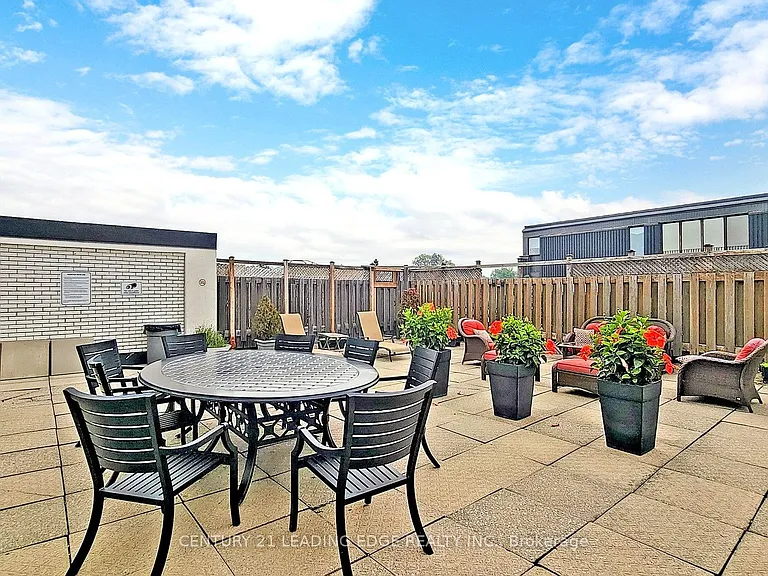335 Lonsdale Rd #109 — Photo 16