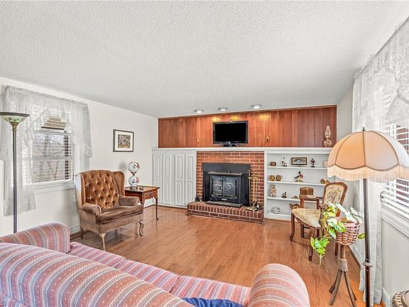 3rd image of 2203 Brightwood Dr