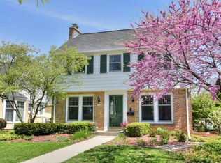 2130 N 90th St, Wauwatosa, WI 53226