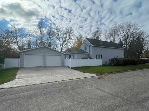 290 1st St W, Westhope, ND 58793