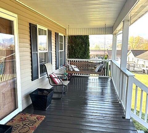 3rd image of 282 Sprucy Ln