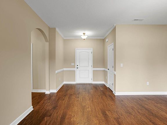 7979 Swansong Circle-02 Compressed