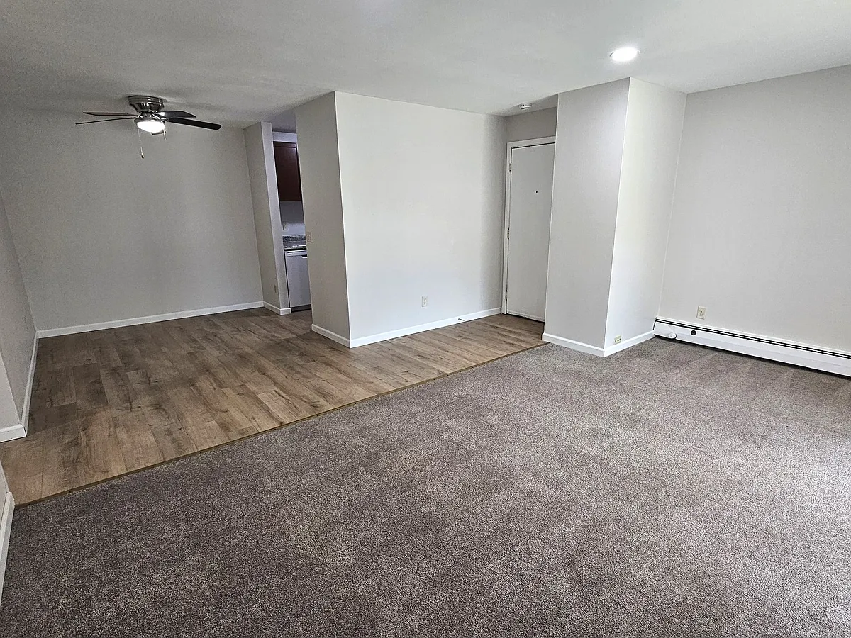 Building Photo - COACHLIGHT VILLAGE APARTMENTS
