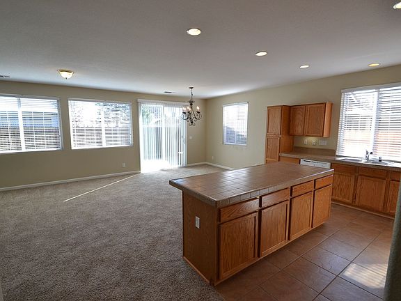 3rd image of 206 Jessica Dr
