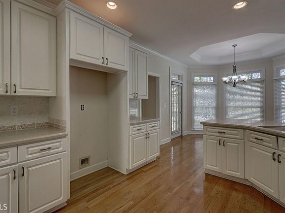 3rd image of 310 Montrose Dr