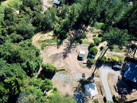 3rd image of 271 Coon Creek Rd
