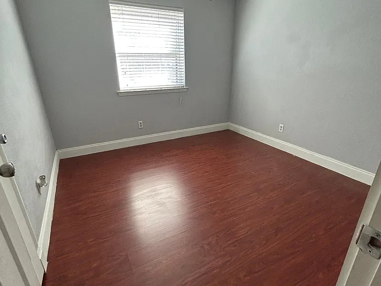 1112 Park Center Ct — Photo 10