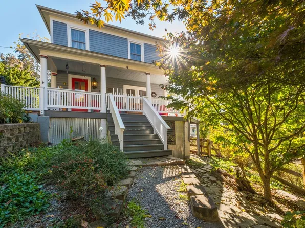 4 Sears Hill Rd, Staunton, VA 24401